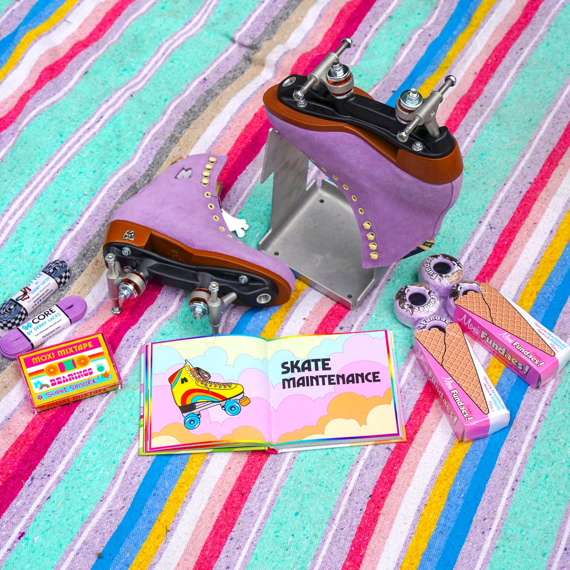 Roler Sacket Book The Little Book of Roller Skating – Moxi Shop